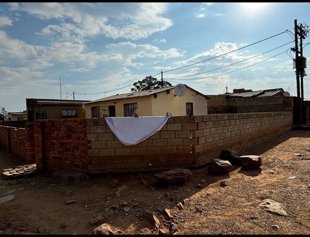 2 BEDROOM HOUSE FOR SALE IN PALM SPRINGS